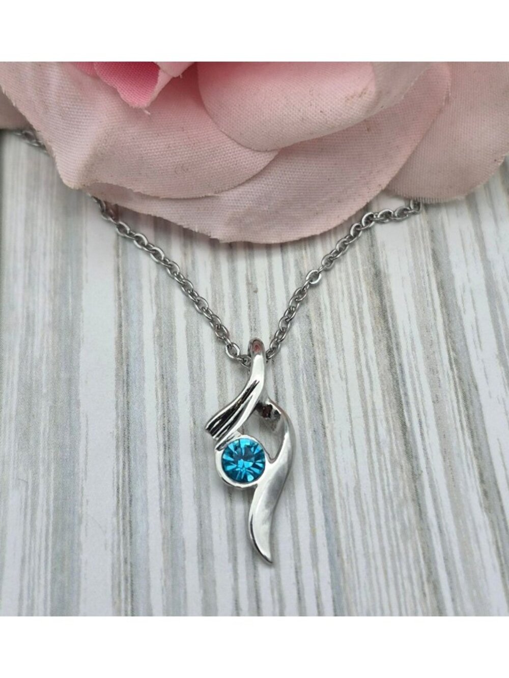 NWOT Silver Tone Pendant Necklace Stainless Steel 18" Blue December Birthstone